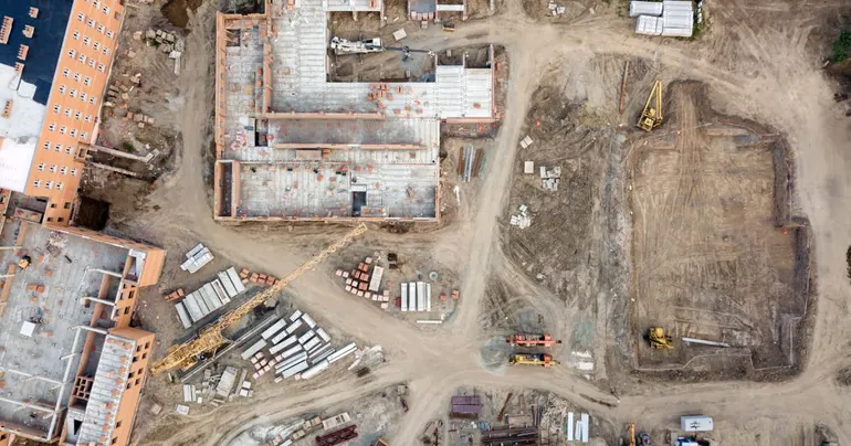 建筑行业的数据难题并非新事，Brasfield & Gorrie 的做法却别具一格