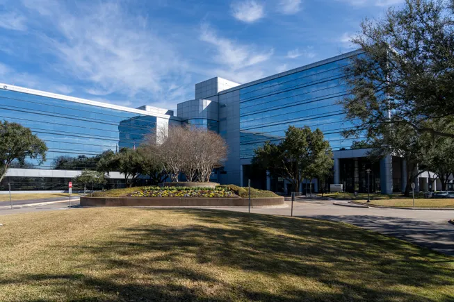 Fluor's first-quarter results are 'messy': new contracts and revenue both decline